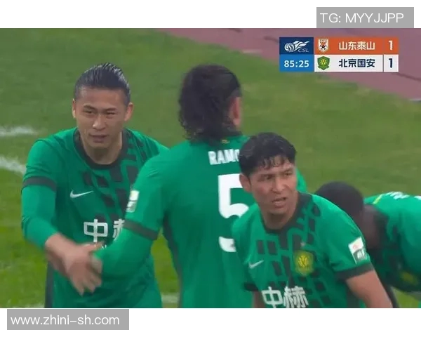 北京国安与上海东亚激战正酣谁将赢得这场中超巅峰对决